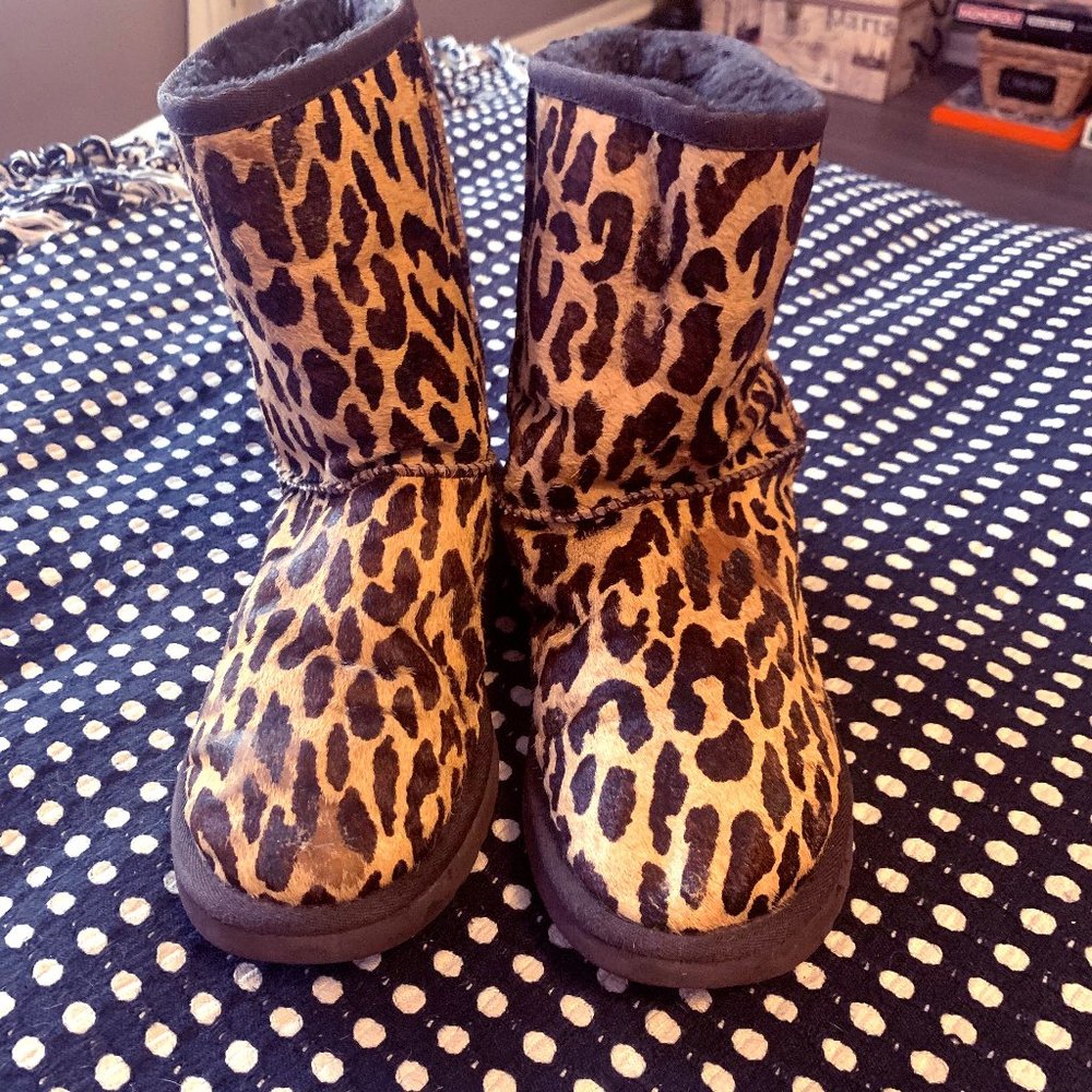 UGG Classic Short exotic w/cheetah